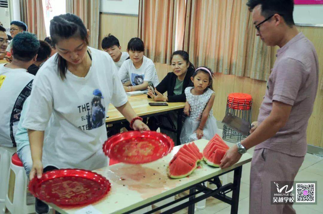 炎炎夏日送清涼，甜甜西瓜共分享~