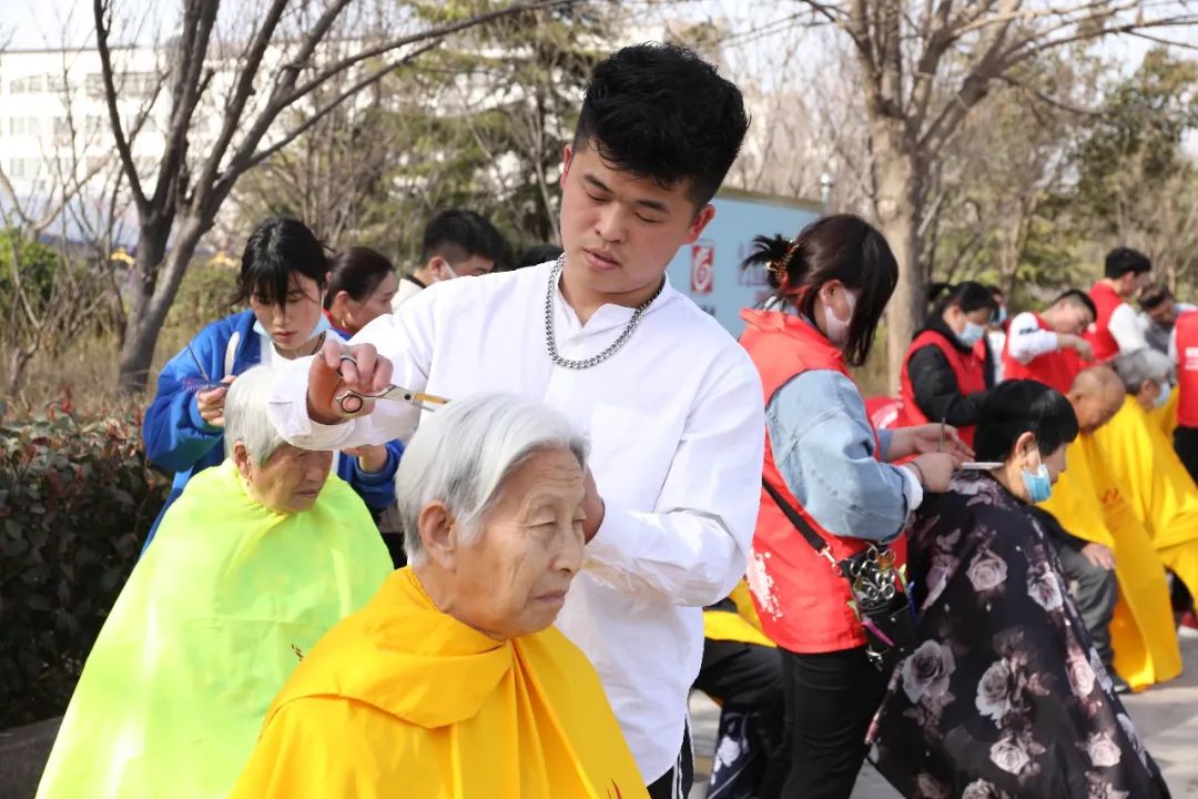 五四青年節(jié) | “恰同學(xué)少年，風(fēng)華正茂?！? title=