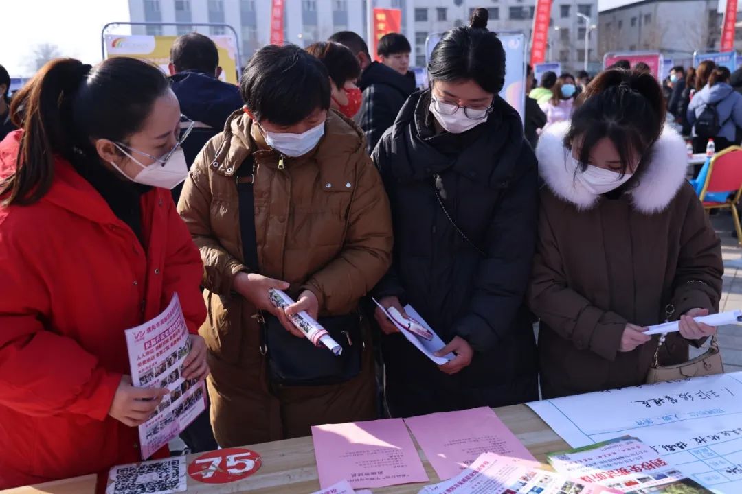 吳越學校助力濮陽市2023年春風行動暨就業(yè)援助月”首場新春招聘會活動